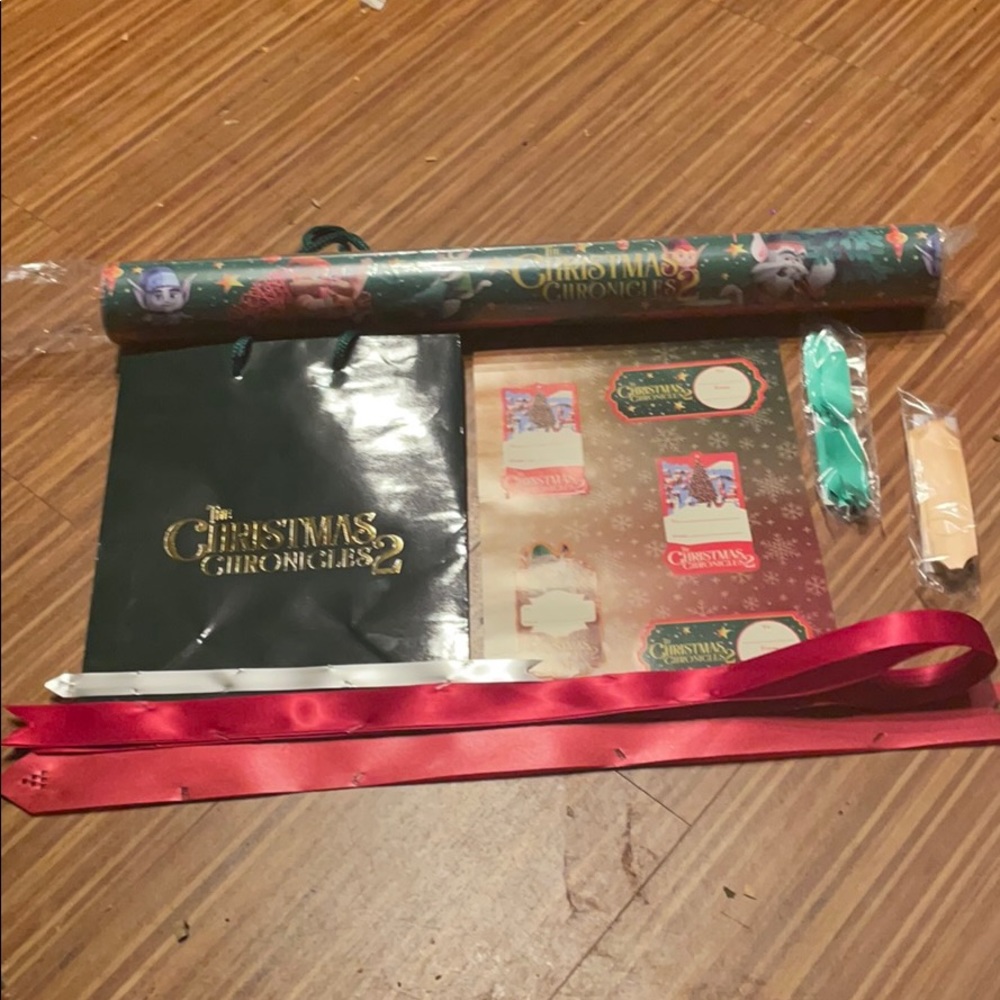 20-pc the Christmas chronicles 2 wrapping supplies